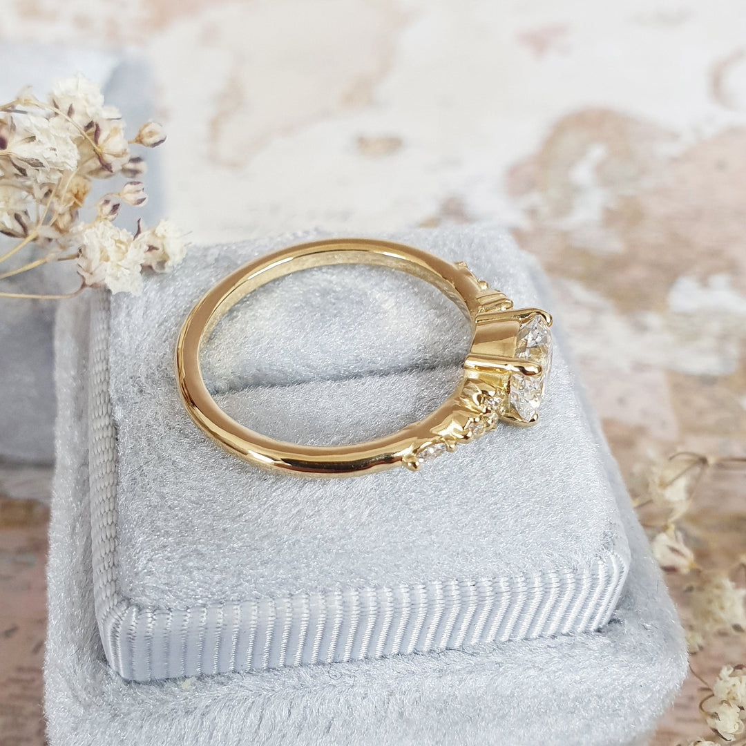 1.0-3.0 CT Round Cluster Lab Grown Diamond Engagement Ring