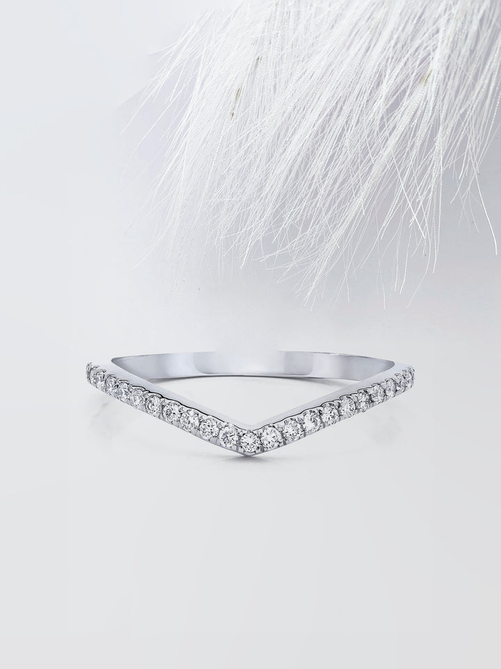 Round Cut Curved Diamond Wedding Band For Women