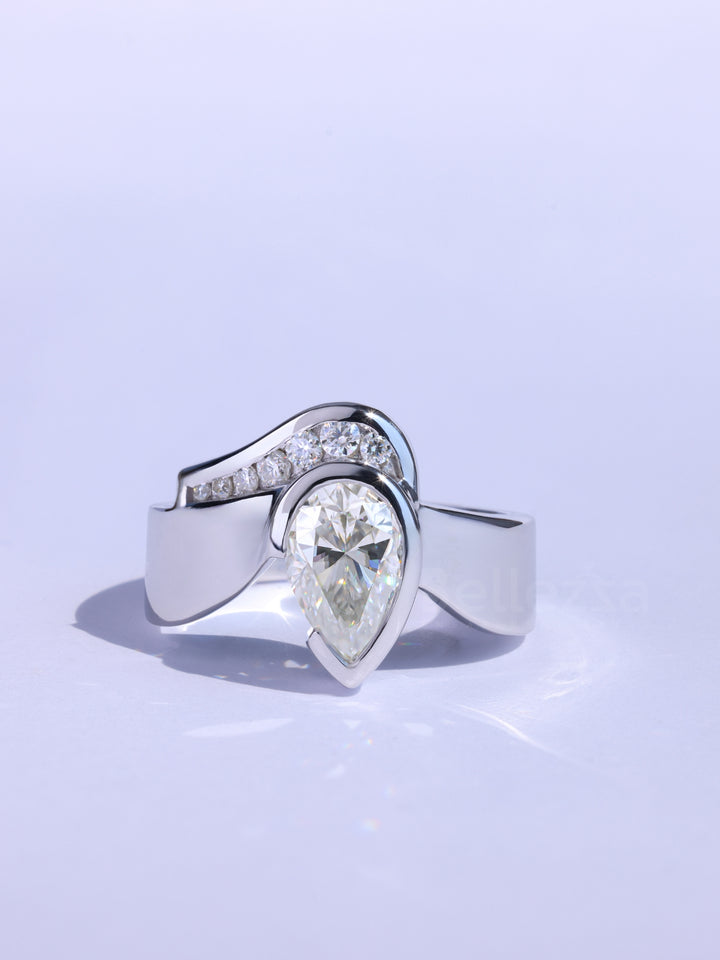 1.0CT Pear Cut Unique Moissanite Engagement Ring For Her