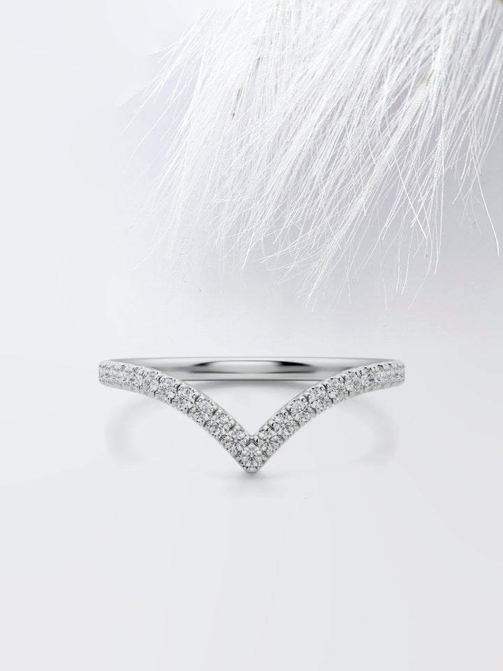 Round Cut Curved Diamond Wedding Band For Women