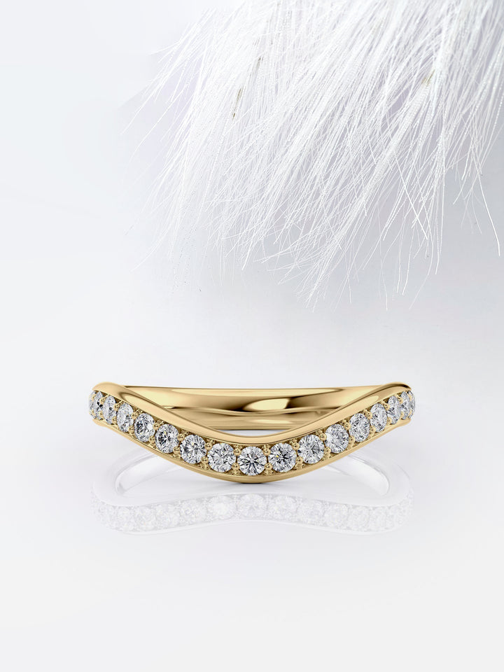 Round Cut Curved Moissanite Men's Diamond Wedding Band