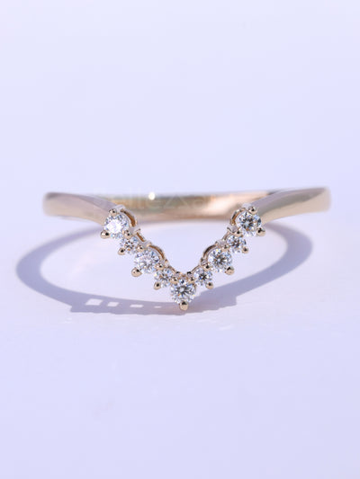 Round Diamond Curved Moissanite Wedding Band