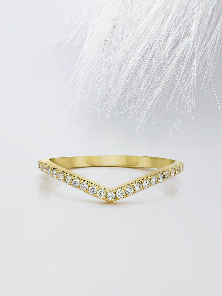 Round Cut Curved Diamond Wedding Band For Women