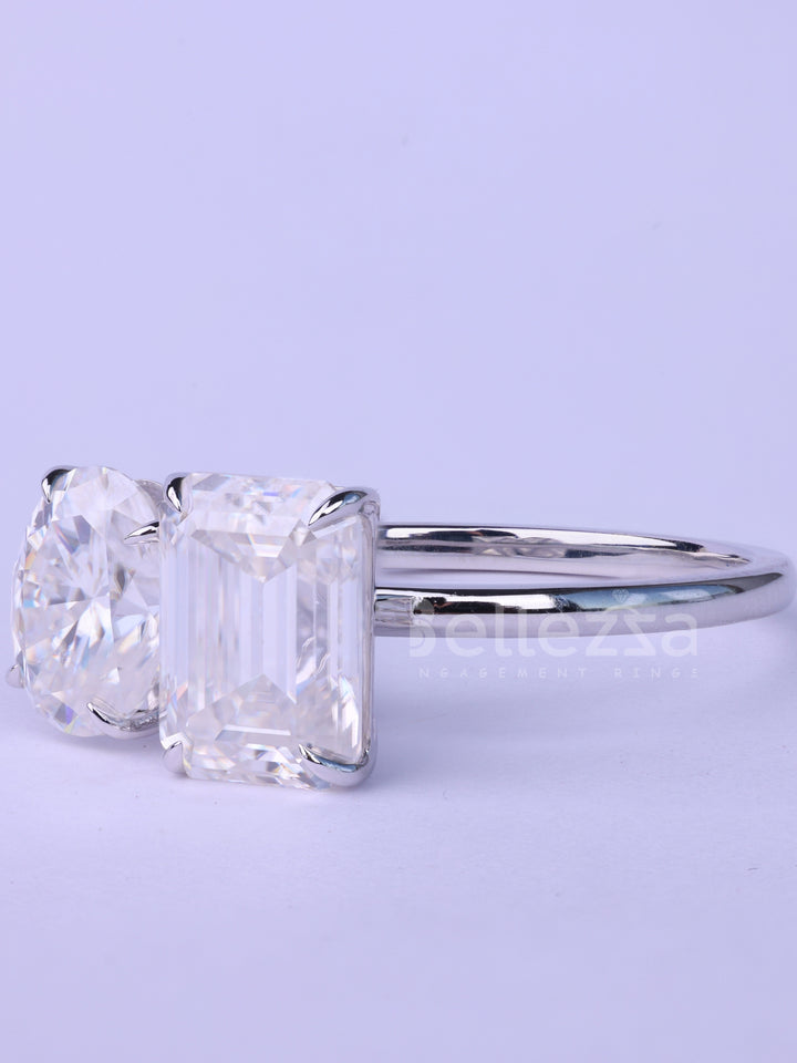 1.0CT Emerald & Oval Cut Classic Toi Et Moi Moissanite Engagment Ring