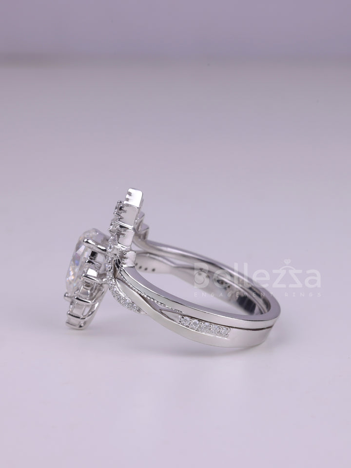 1.50CT Pear Cut Cluster Diamond Moissanite Bridal Ring Set