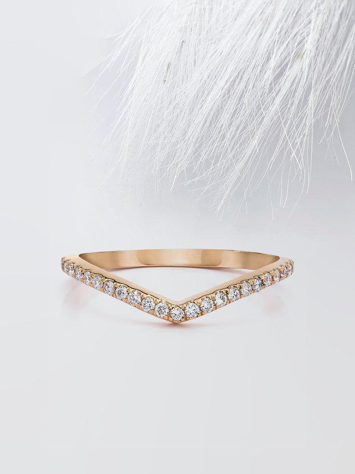 Round Cut Curved Diamond Wedding Band For Women