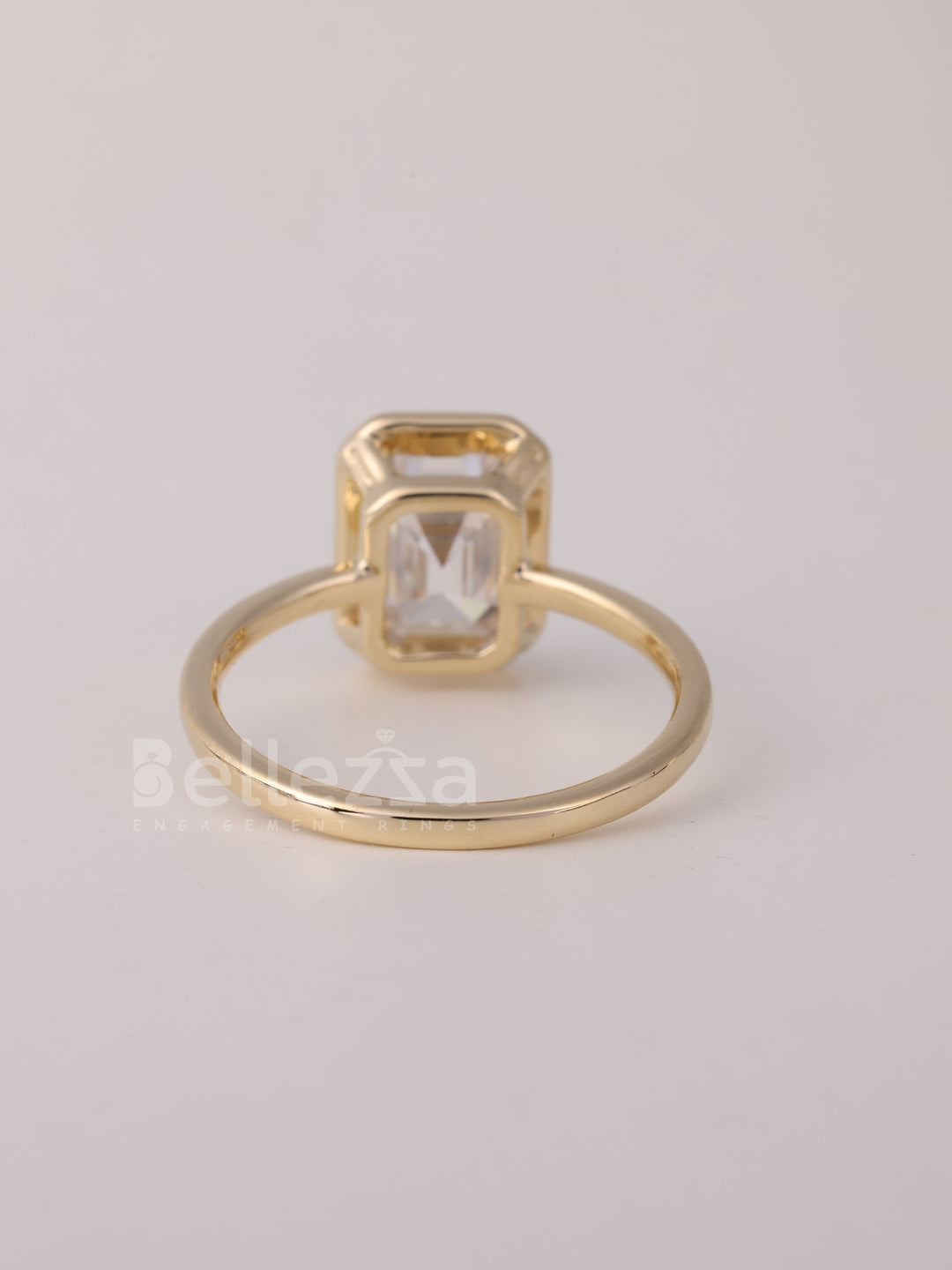 1.0CT-2.0CT Emerald Cut Bezel Setting Moissanite Engagement Ring