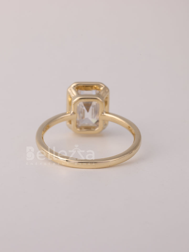 1.0CT-2.0CT Emerald Cut Bezel Setting Moissanite Engagement Ring