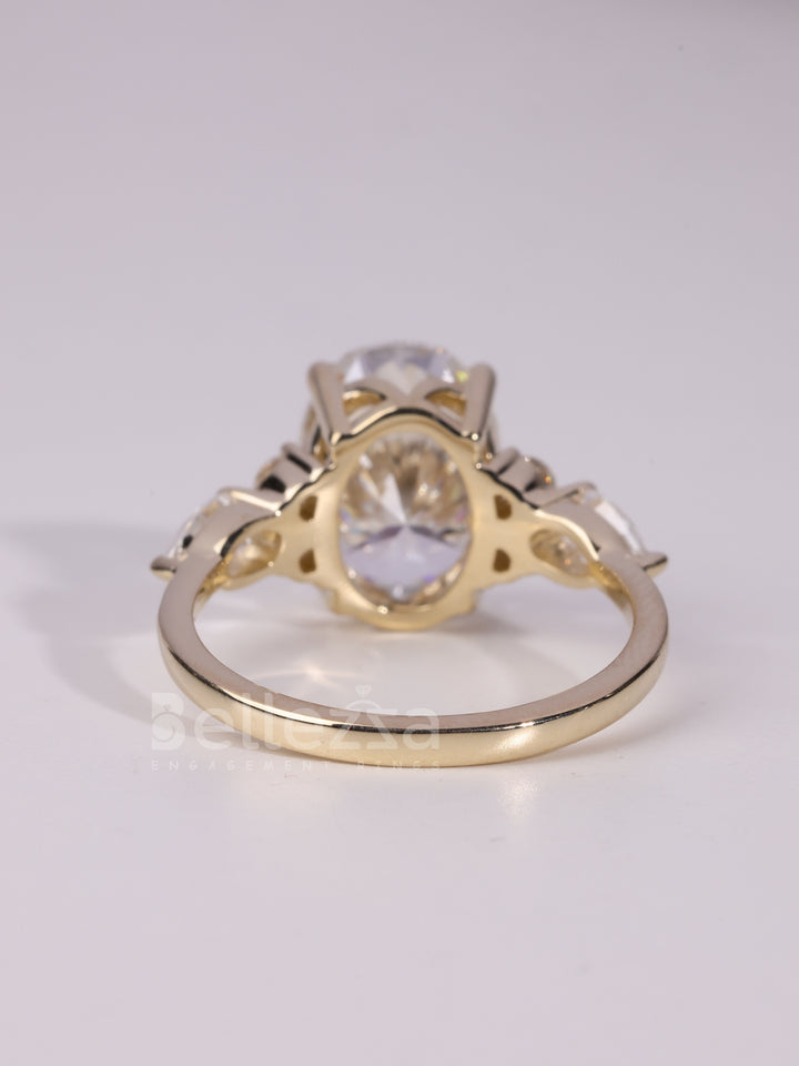 2.0CT-3.0CT Oval Cut Cluster Dimaond Moissanite Engagement Ring