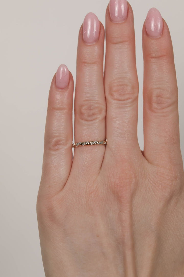 0.10 TCW Round Twisted Diamond Wedding Band
