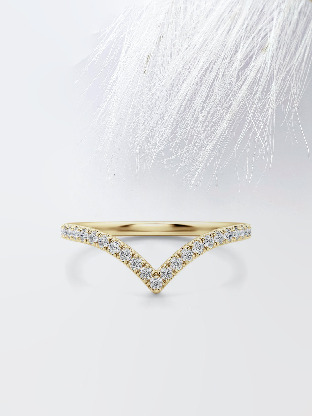 Round Cut Curved Diamond Wedding Band For Women