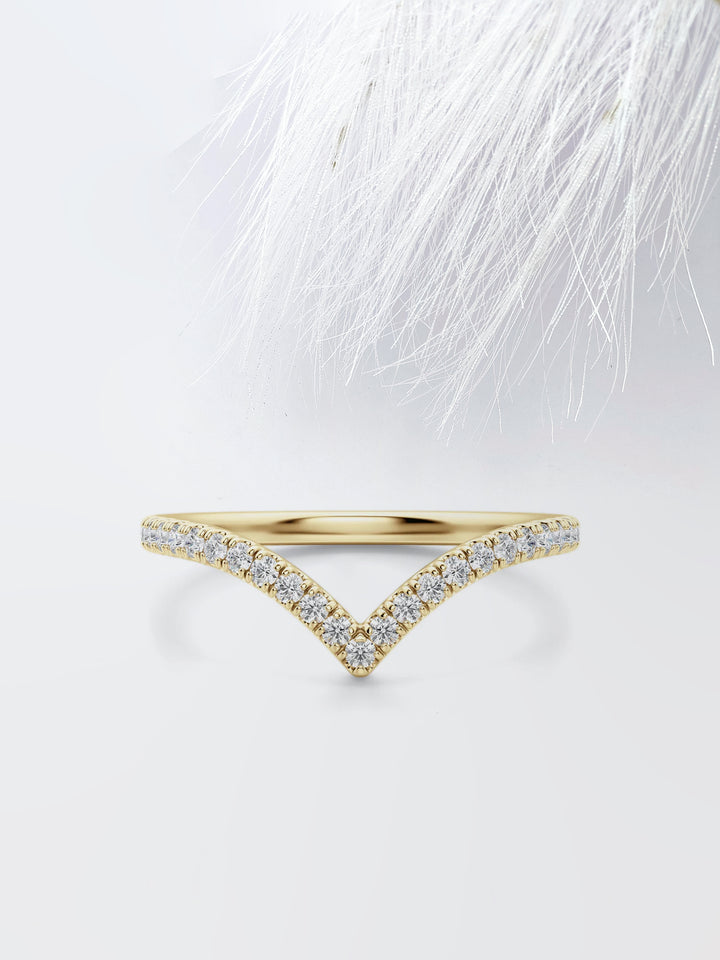 Round Cut Curved Diamond Wedding Band For Women