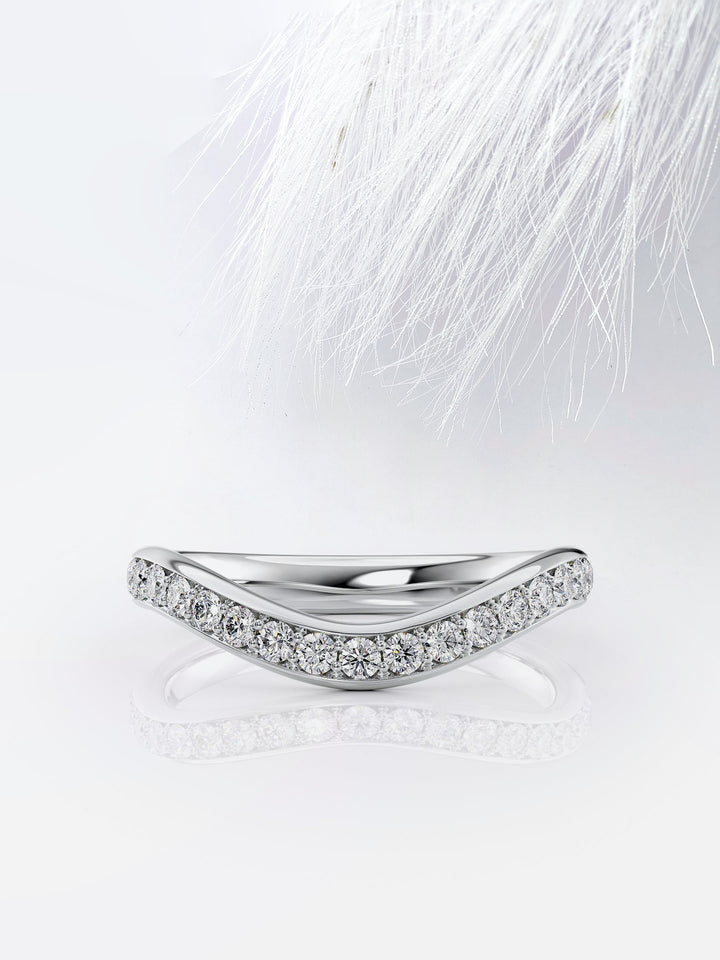 Round Cut Curved Moissanite Men's Diamond Wedding Band