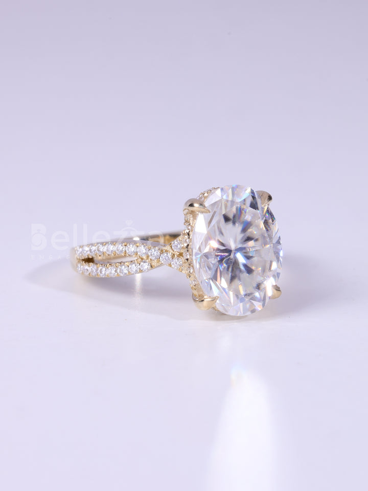 2.50CT-3.50CT Oval Cut Twisted Pave Setting Moissanite Engagement Ring