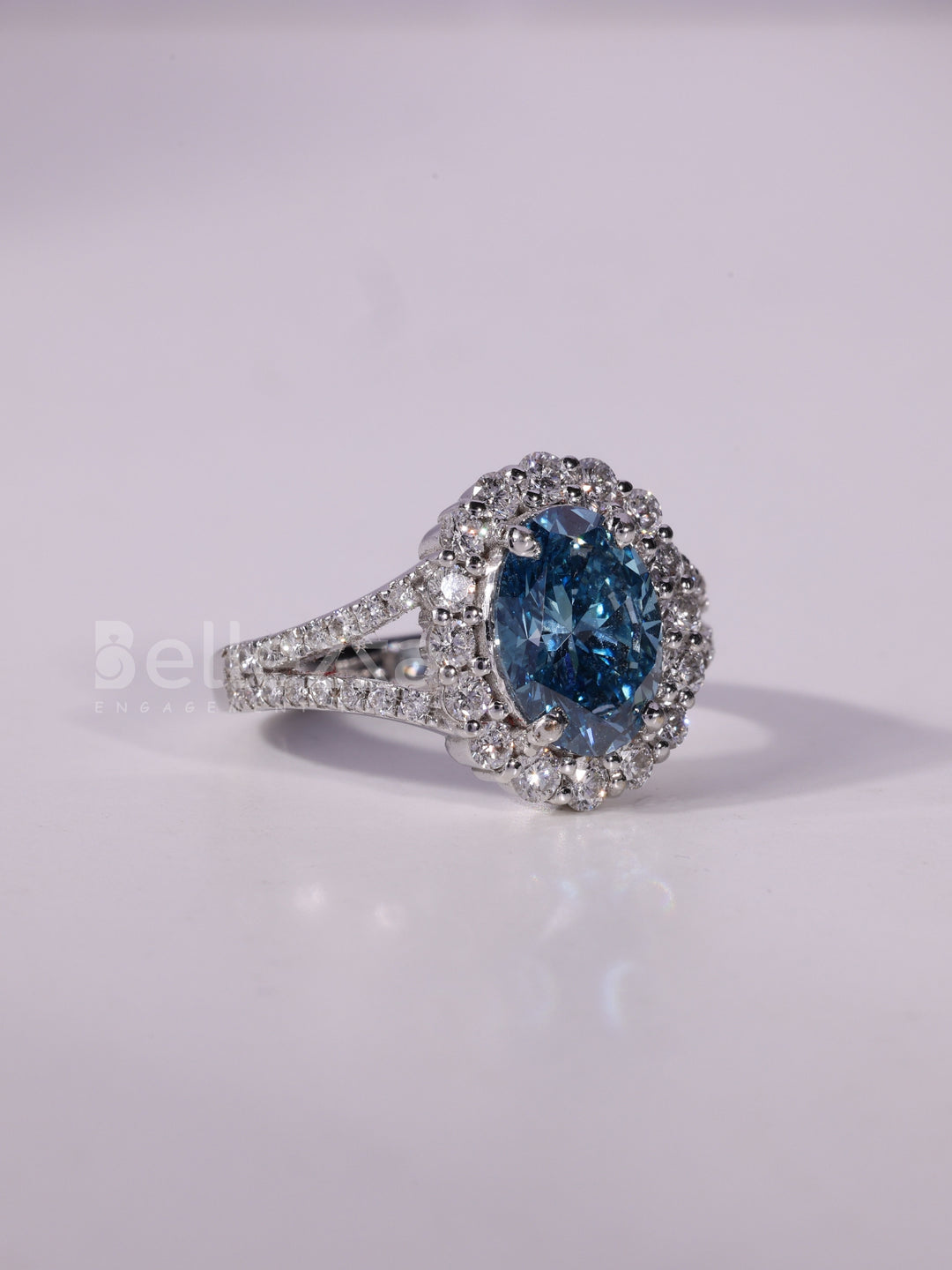 1.0CT-2.0CT Blue Oval Cut Diamond Halo Moissanite Engagement Ring