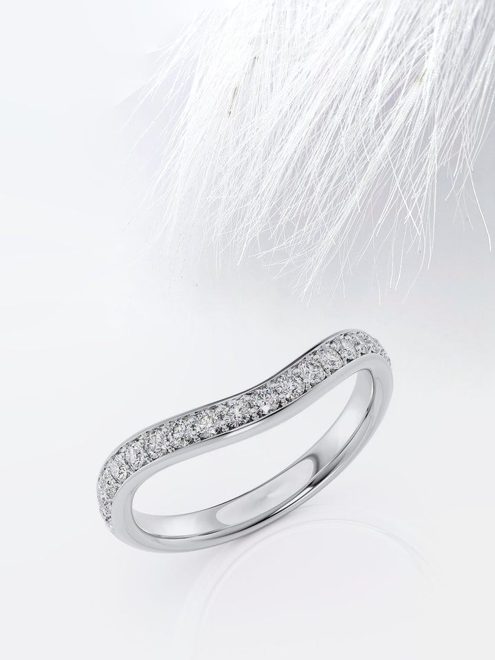 Round Cut Curved Moissanite Men's Diamond Wedding Band