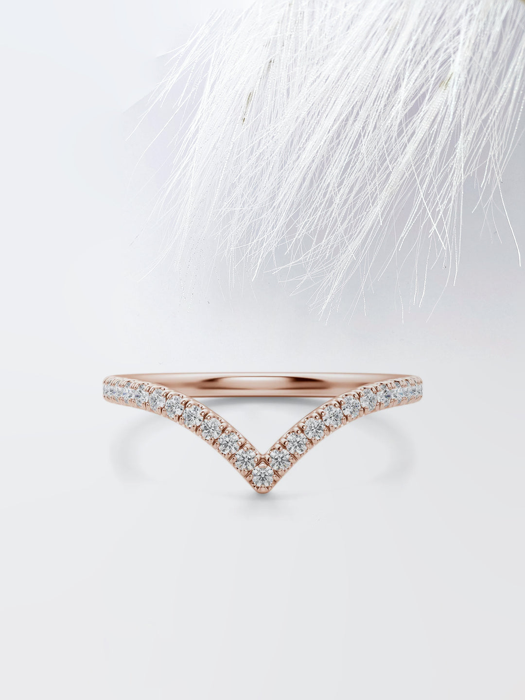 Round Cut Curved Diamond Wedding Band For Women