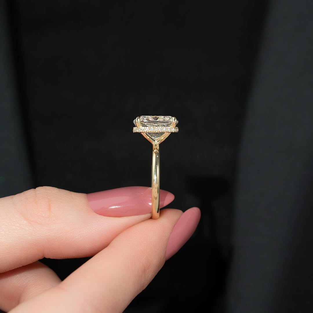 2.5-4.5 CT Elongated cushion CVD Diamond Hidden Halo Setting Engagement Ring