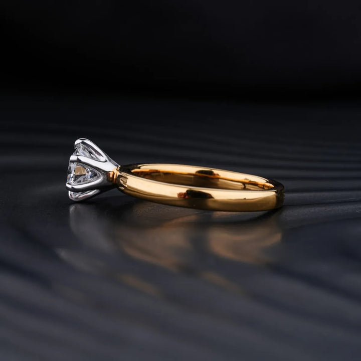 2.0 CT Round Cut Solitaire Moissanite Diamond Engagement Ring