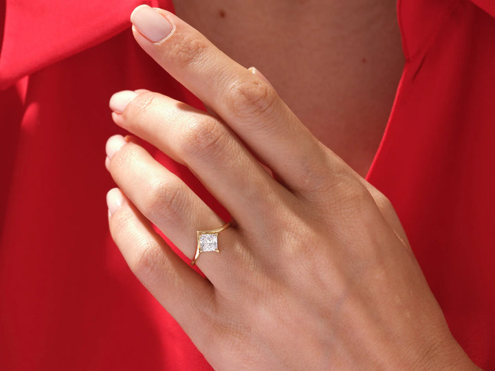 1.0CT Princess Diamond Curved Solitaire Moissanite Engagement Ring