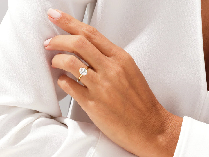 2.0CT Oval Diamond Kinfe Edge Solitaire Moissanite Engagement Ring