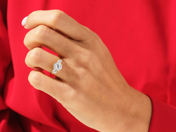 2.50CT Round Cut Diamond Three Stone Setting Moissanite Engagement Ring