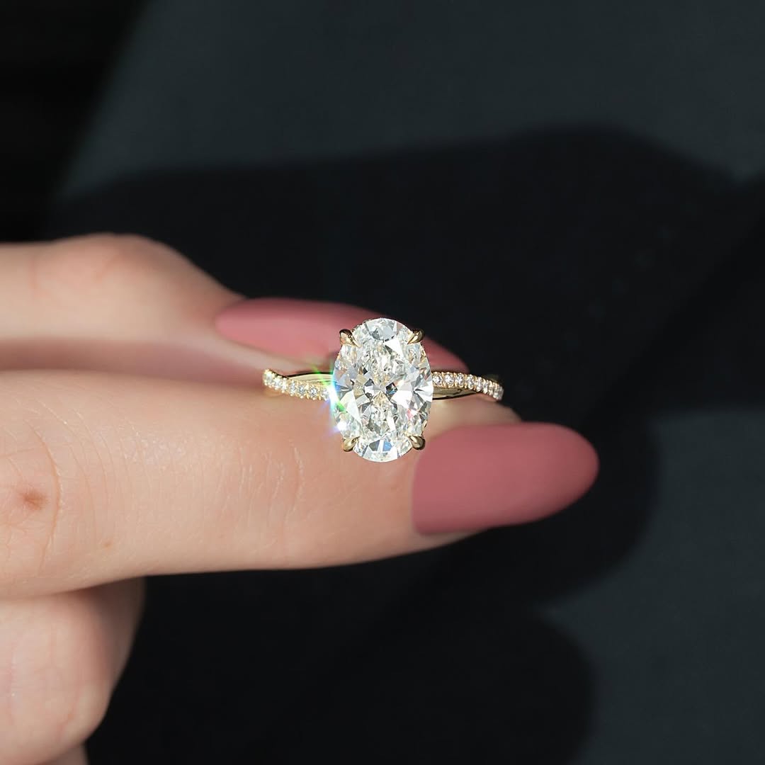 1.5-3.5 CT Oval  Lab Grown Diamond Twisted Pave Setting Engagement Ring