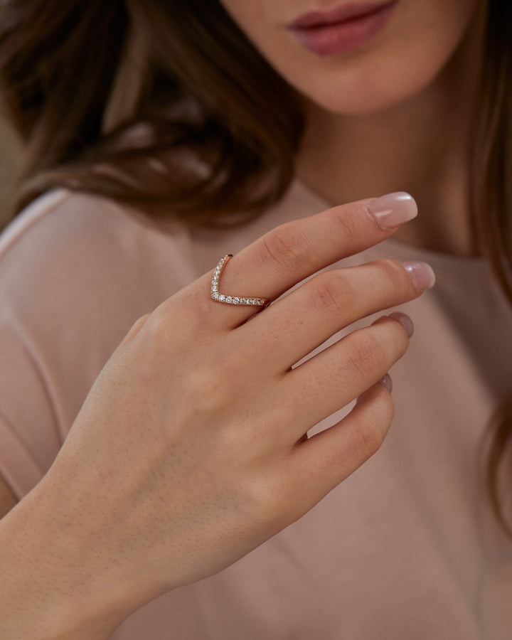 0.5 CT Round EF-VVS Diamond V-Shaped Wedding Band