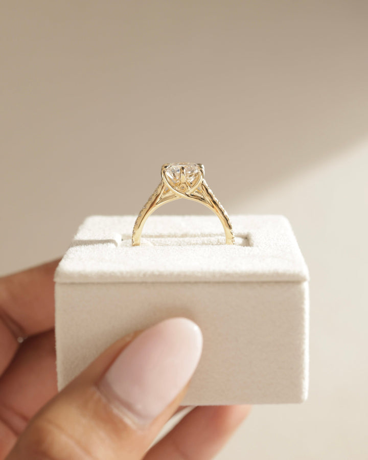 1.0 CT Round Brilliant Pave Setting Moissanite Engagement Ring