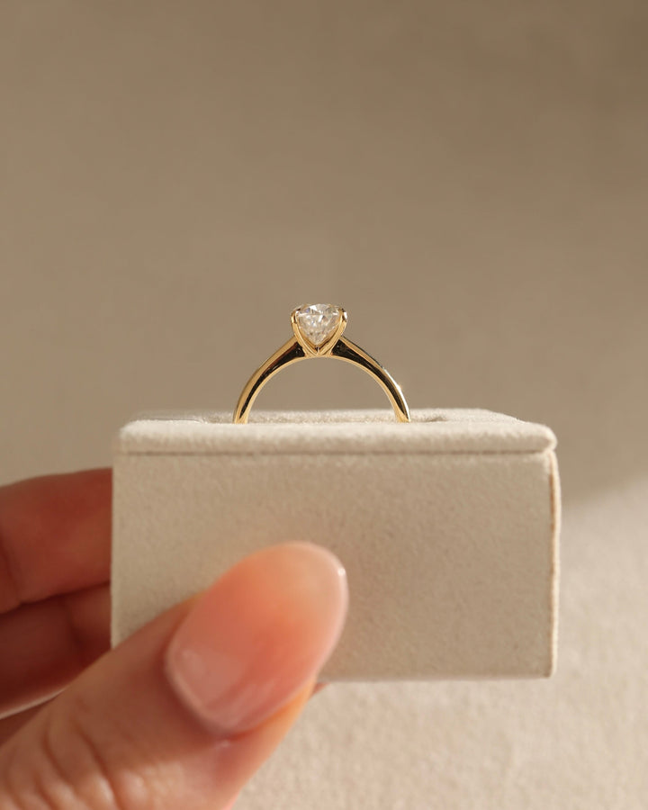 1.0 CT Pear Cut Diamond Solitaire Moissanite Engagement Ring