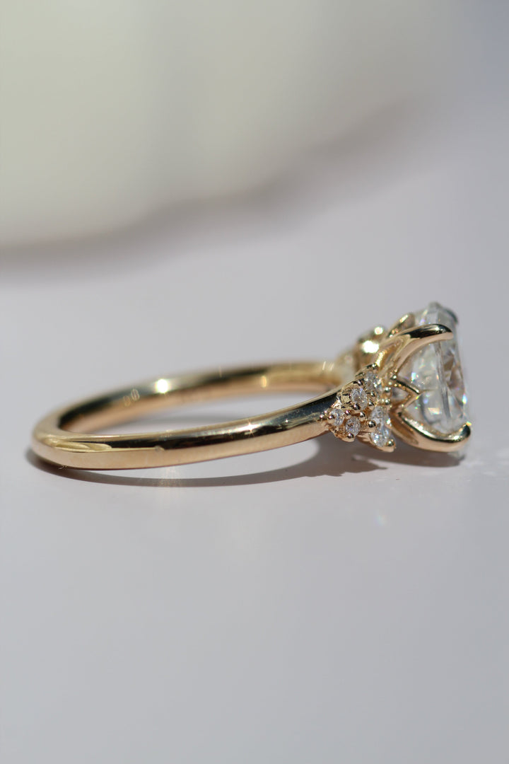 1.50-3.50  CT Oval Diamond Solitaire Engagement Ring