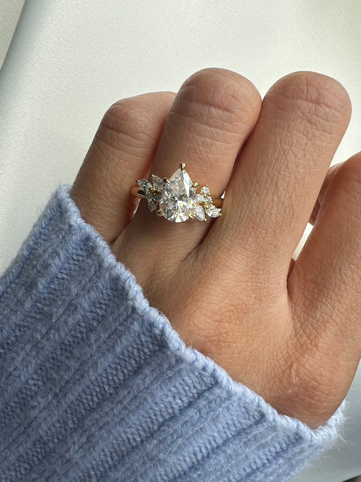 1.0-3.0CT Pear Lab Grown Diamond Unique Cluster Engagement Ring