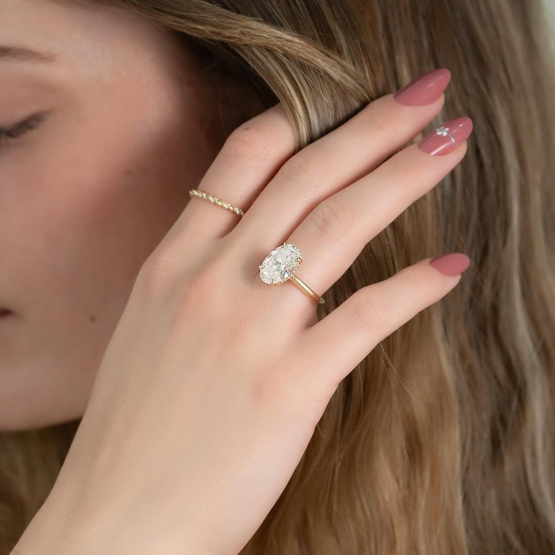 2.0-4.0CT Oval Lab Grown Diamond Hidden Halo Setting Engagement Ring