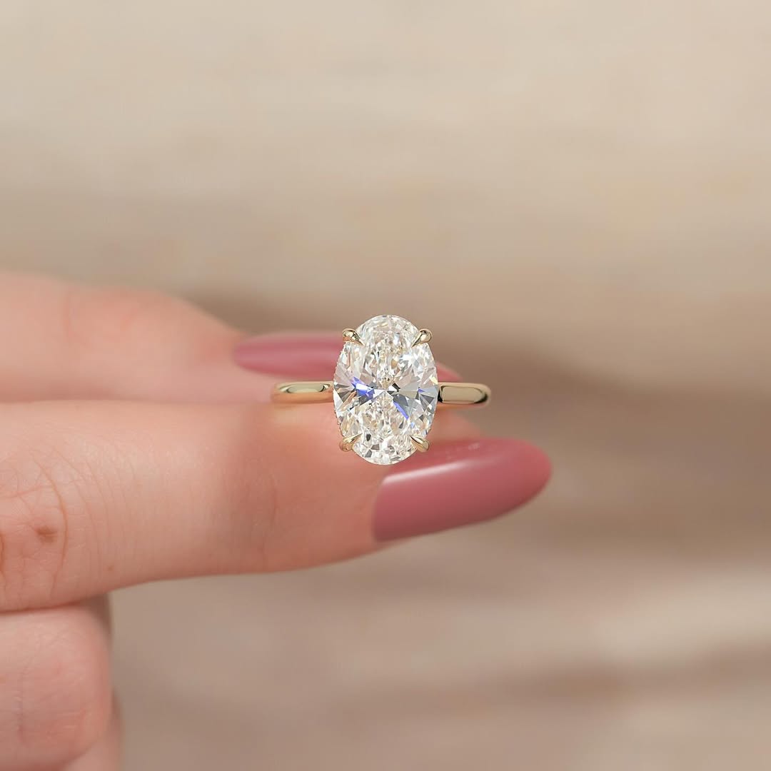 2.0-4.0CT Oval Lab Grown Diamond Hidden Halo Setting Engagement Ring