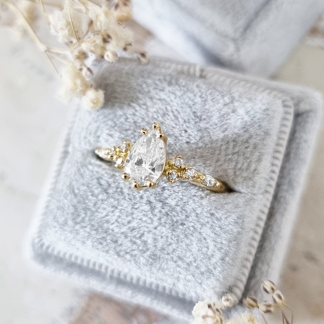 0.79-2.79 CT Pear Cut Pave Setting Lab Grown Diamond Engagement Ring