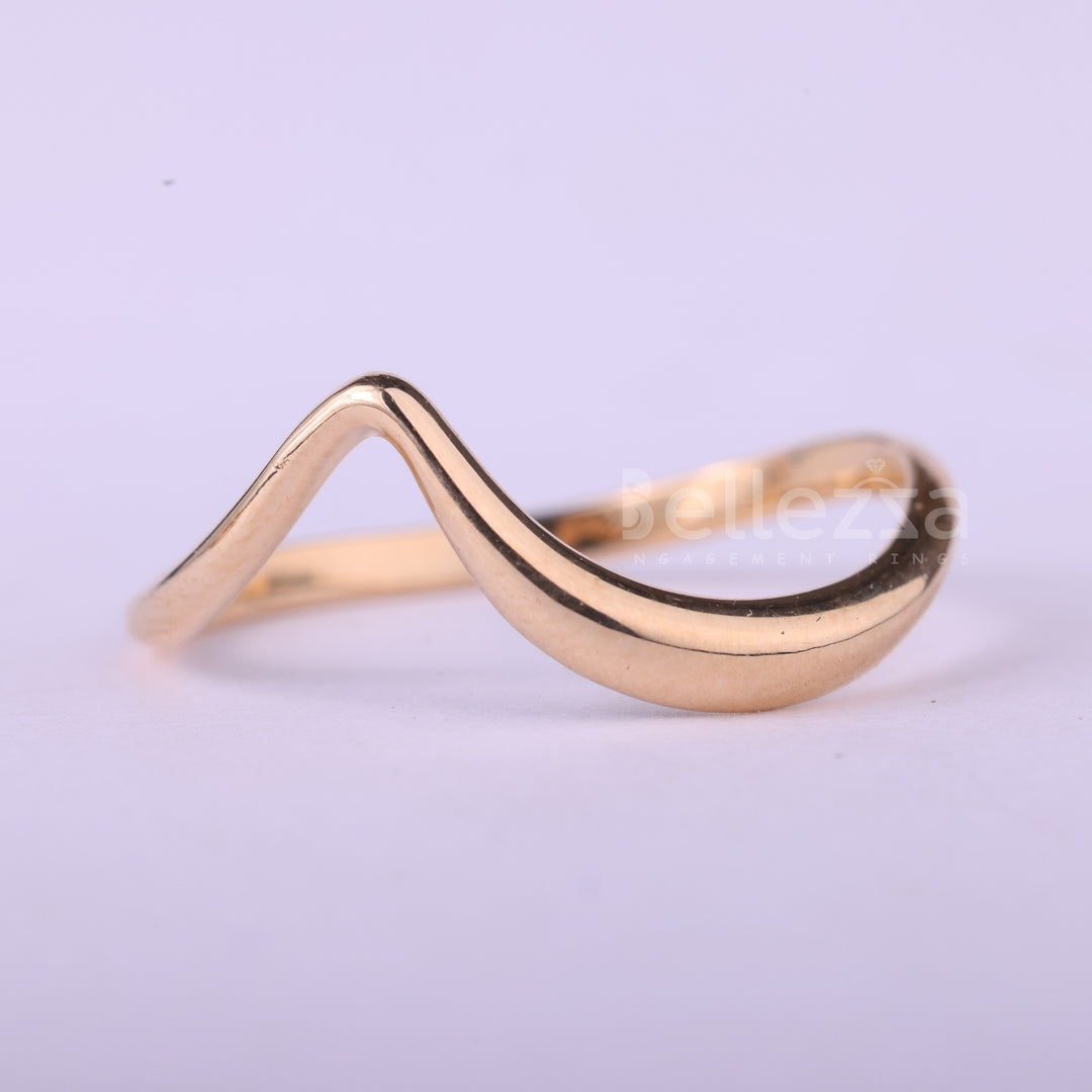 18K Solid Gold Curved Pl;ain Wedding Band