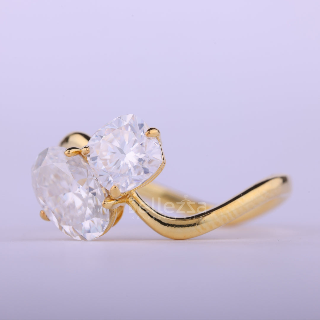 Oval & Cushion Cut Curved Moissanite Toi Et Moi Engagement Ring