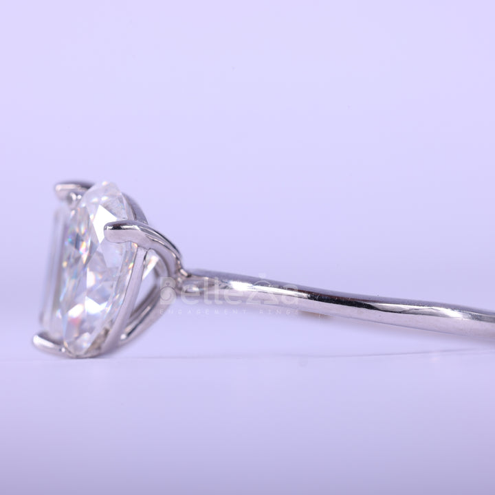 1.0CT Emerald & Pear Cut Toi Et Moi Moissanite Engagement Ring