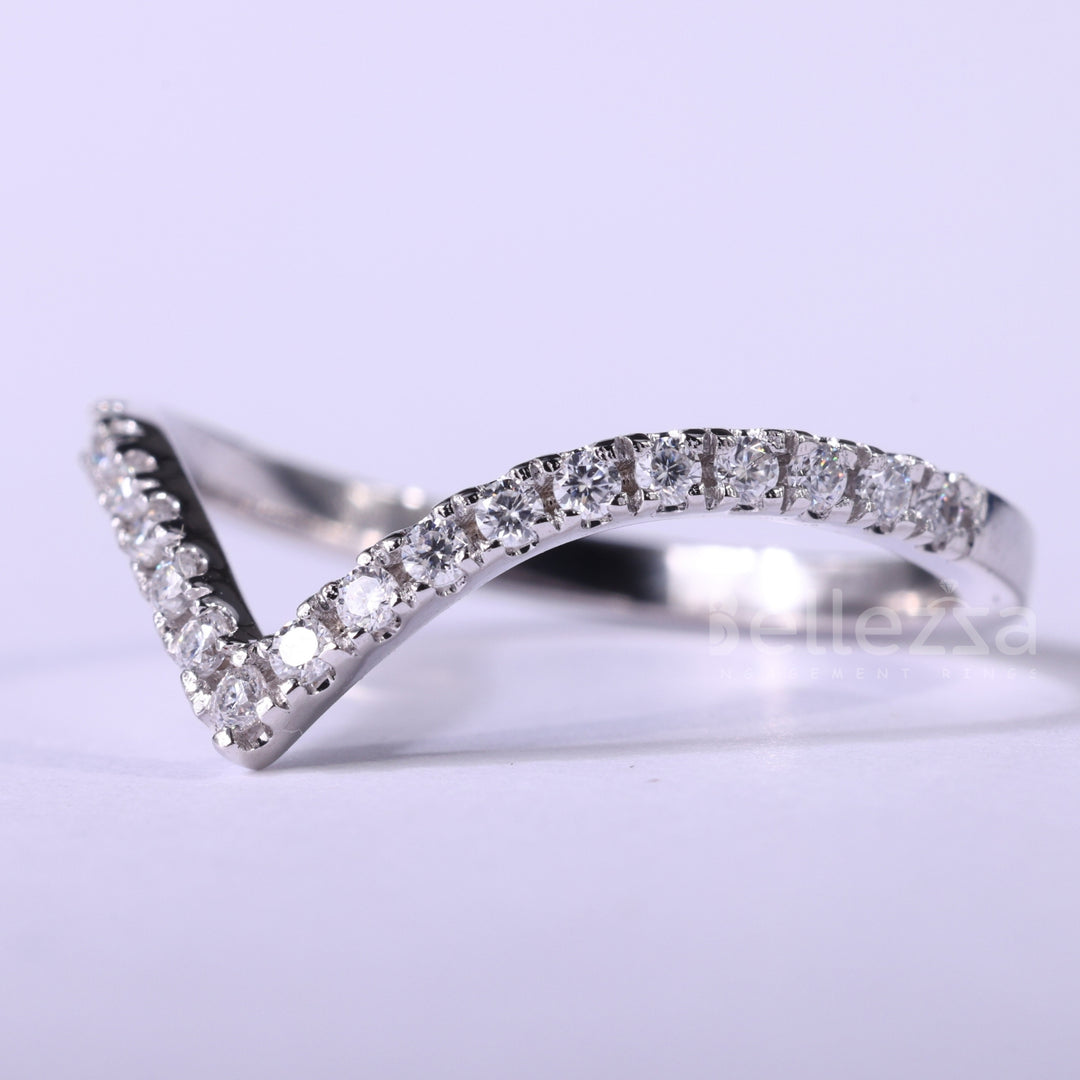 Round Cut Curved Moissanite Wedding Band