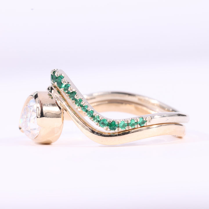 1.0CT East-West Pear Cut Unqiue Curved Green Gemstone Bridal Ring Set