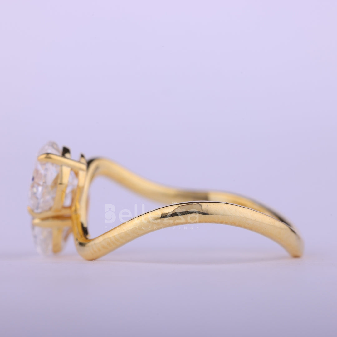 Oval & Cushion Cut Curved Moissanite Toi Et Moi Engagement Ring