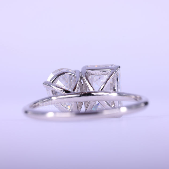 1.0CT Emerald & Pear Cut Toi Et Moi Moissanite Engagement Ring