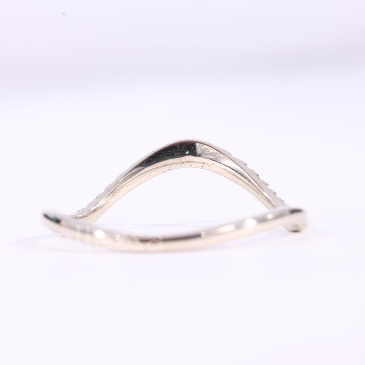 Round Cut Greem Gemstone Curved Moissanite Wedding Band