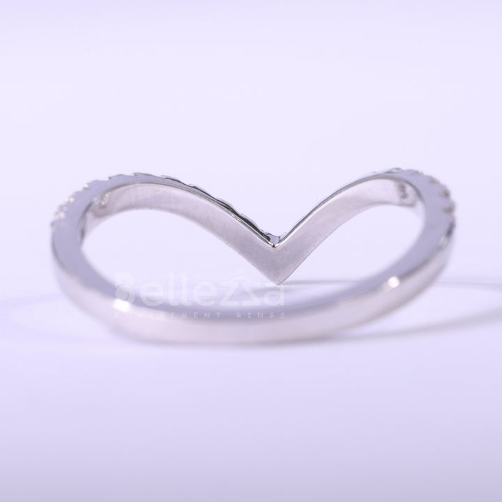 Round Cut Curved Moissanite Wedding Band