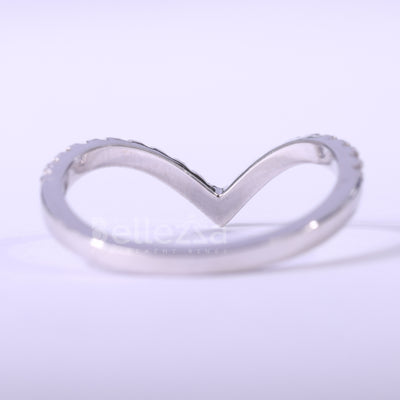 Round Cut Curved Moissanite Wedding Band