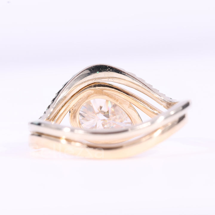 1.0CT East-West Pear Cut Unqiue Curved Green Gemstone Bridal Ring Set