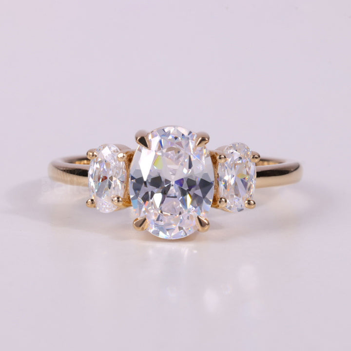 1.0CT-2.0CT Oval Cut Three Stone Moissanite Engagement Ring