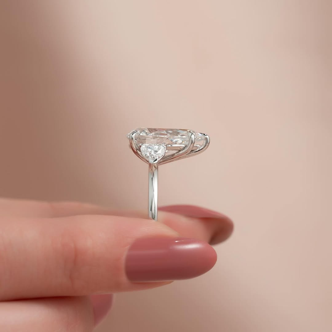 3.5-5.5 CT Pear  Lab Grown Diamond Three Stone Setting Engagement Ring