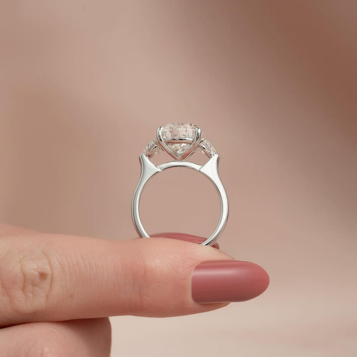 3.5-5.5 CT Pear  Lab Grown Diamond Three Stone Setting Engagement Ring