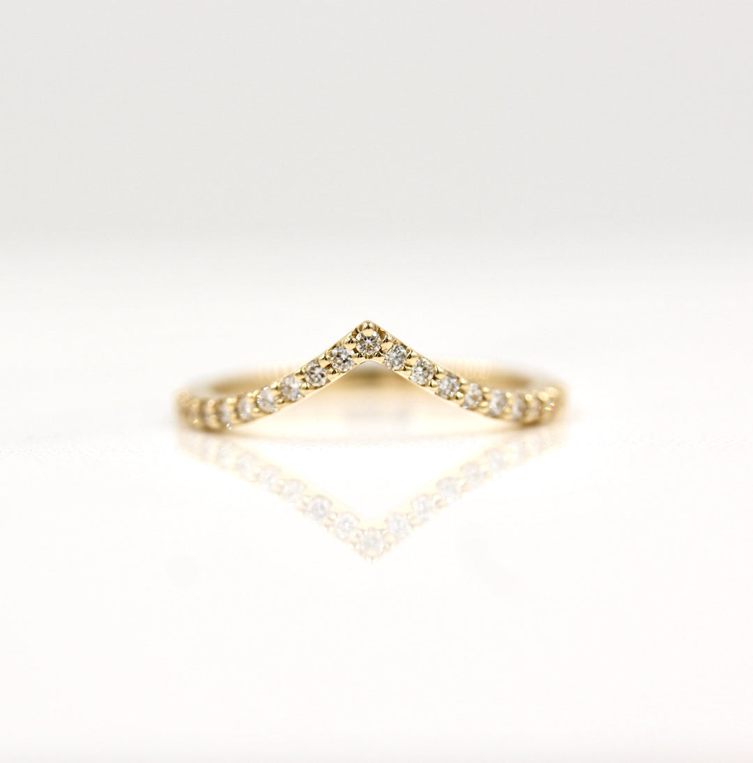 0-17-tcw-round-cut-curved-moissanite-wedding-band